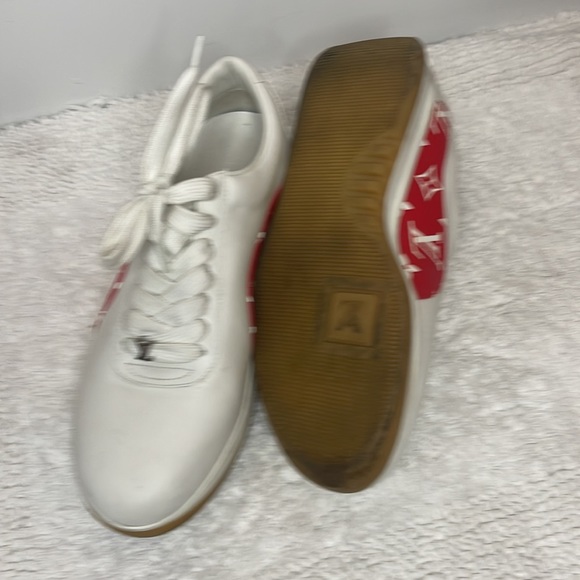 SUPREME x LV Collection . Size 5 in Men’s / run big… fits a 7.5Womens - Picture 3 of 4